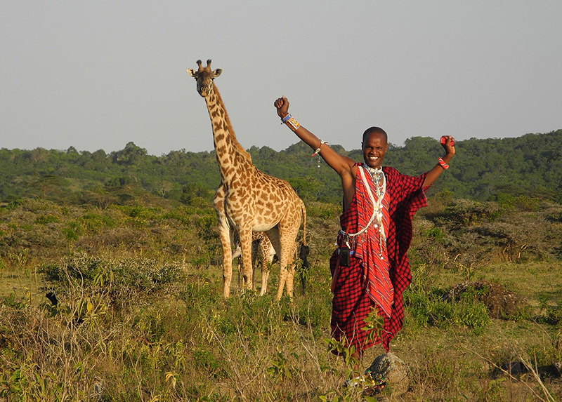 KRAFTTANKEN AN KRAFTPLÄTZEN DER MAASAI (2)